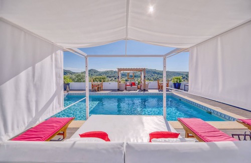 Loule Villa | Quinta do Mundo - Charming farm house with jacuzzi and private pool!