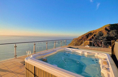 Paul do Mar Villa | Quinta Pereira . beautiful panoramic views and ocean sunsets