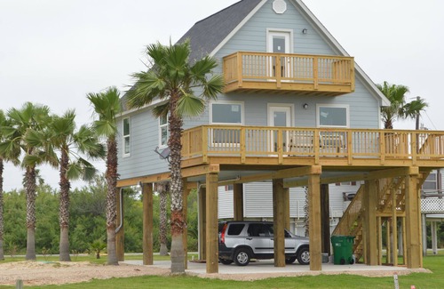 Quintana House | Quintana's "Tropical Breeze", located in Quaint Quintana Beach