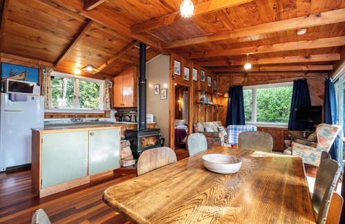 Kuratau Cottage | Quintessential Kiwi Kuratau Bach right on the lake front