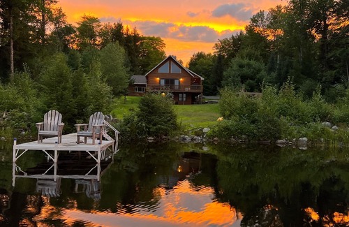 North Anson House | Quintessential Maine Log Home with Private Shore. Stone Fireplace.Pet Friendly!