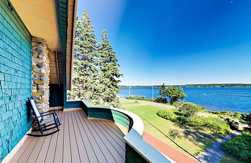 Friendship House | Quintessential Maine Green Gables Oceanfront Cottage w/Secluded Beach