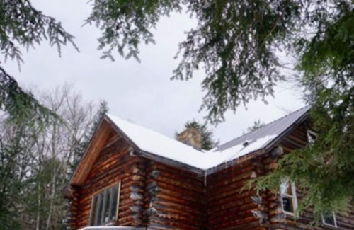 Warren Cabin | Quintessential Vermont log cabin in the Mad River Valley