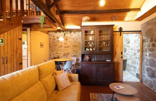 Sao Pedro do Sul House | Quintinha do Varoso - Little Red Cottage House