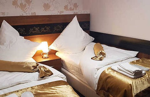 Hannoversch Munden House | Quintuple room (1 double room, 3 single beds), incl. Breakfast - Hotel Im Anker