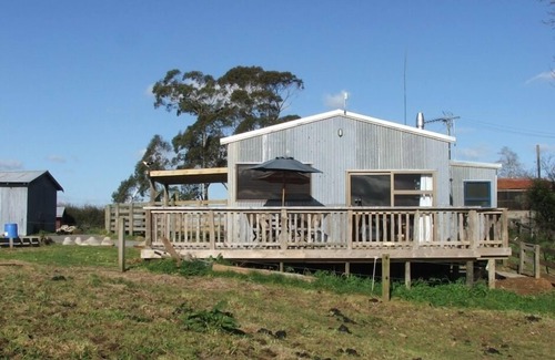 Te Miro Cottage | Quirky and unique converted Woolshed