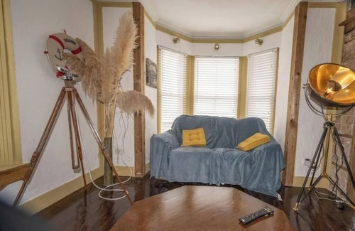 Youghal Apartment | Quirky Apt - Sleeps 6 - Coastal Area - Parking