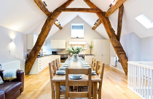 Hurdlow House | Quirky barn conversion, sleeps 8 in 4 bedrooms, near to the High Peak Trail.