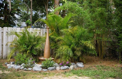 Cocoa House | Quirky house central to stadium/theme parks/KSC/beach/port - 5 star home