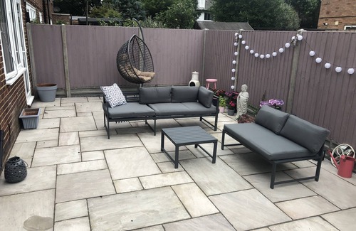 Hampton Wick Apartment | Quirky & Private 2 Double Bed apartment with stunning Private Garden in Kingston