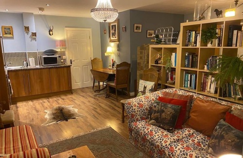 Macclesfield Apartment | Quirky town centre apartment with river terrace