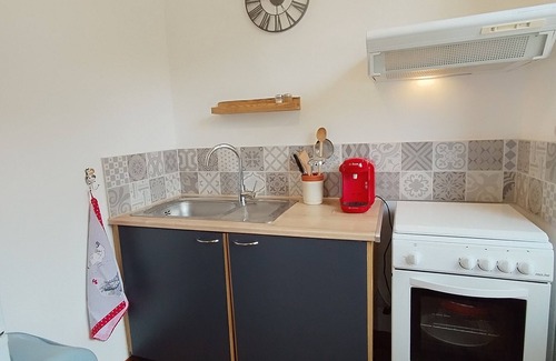 Murol Apartment | Résidence de Michèle Meublé de 45m² Pour 2 Adultes + 2 Enfant Jardin et Parking