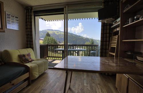 Notre-Dame-de-Bellecombe Apartment | Résidence Les Alpages - Studio skis aux pieds dans une résidence avec piscine extérieure et tennis MAE-2824