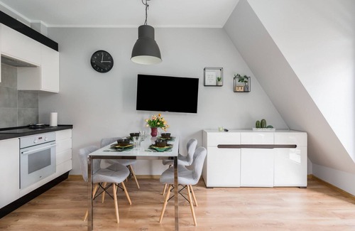Poznan City Center Apartment | Różana 19 | Parking | Remote Work | Near MTP