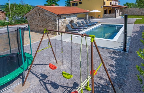 Trget Villa | Rückzugsort am Meer mit Pool, nur Wenige Minuten vom Strand Entfernt