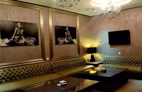 Lubuk Baja Apartment | R 1162 Siska’s Superior Room With Break Fast, Pool View & Electronic Locks