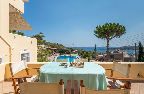 Lavreotiki Villa | R 1305 Charon Villa Admite (2 bedroom) With Garden View, Movie Library & Safe Deposit Box