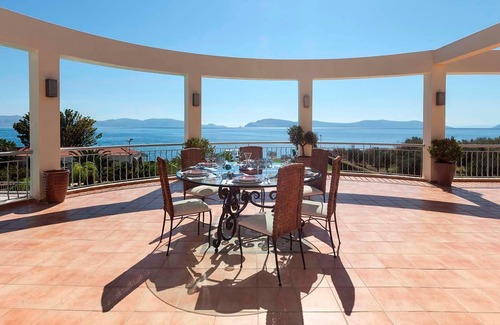 Nafplion City Centre Villa | R 1468 Paralia Villa with Jacuzzi, Infinity pool & Complimentary bottle of wine upon arrival.