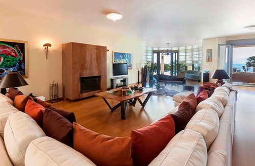 Nafplion City Centre Villa | R 1468 Paralia Villa with Jacuzzi, Infinity pool & Complimentary bottle of wine upon arrival.