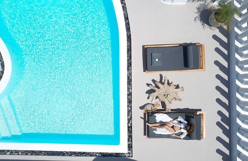 Exo Gialos Villa | R 1476 Cave Stone with Bottle of Wine upon Arrival, Garden View & Side Sea View.