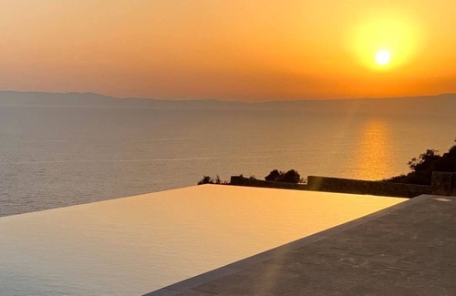 Kardamyli Villa | R 3057 Villa Fabrizio With Air Conditioning ,Coffee Facilities & Sitting Area.