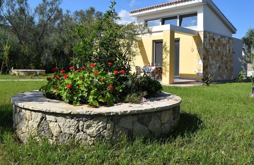 Messonghi Villa | R 3077 Villa Farley With Air Conditioning ,Garden View & Soundproof Windows.