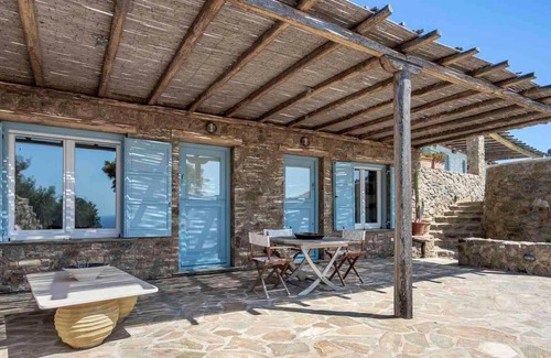 Paraga Villa | R 3164 Villa Fleurette With Baby cot.Bath towels & Flat screen TVs,