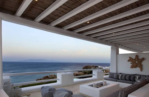 Paraga Villa | R 3227 Villa Haines With Dishwasher ,Mini fridges & Private infinity pool.