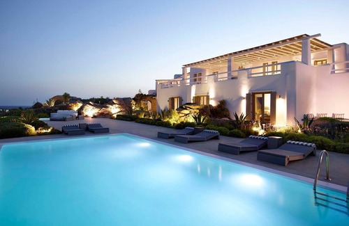 Paraga Villa | R 3227 Villa Haines With Dishwasher ,Mini fridges & Private infinity pool.