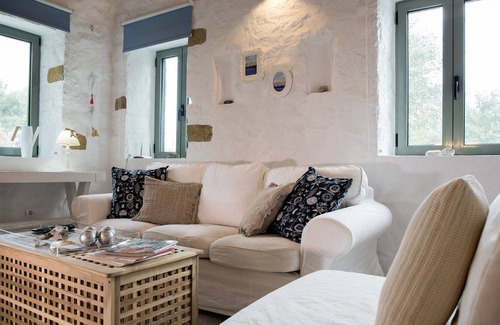 Pylos-Nestoras Villa | R 331 Spacious Garden and Sea View Villa Air Con