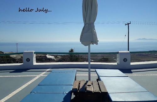 Imerovigli Villa | R 387 Deluxe Suite with Shared Pool incl Breakfast