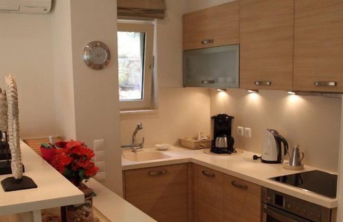 Chalcis Villa | R 542 Emerald Villa with Pool and Sea View BBQ
