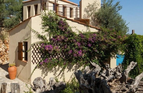 Votsi Villa | R 589 Luxury villa with Private Infinity Pool Jacuzzi Sea Views BBQ