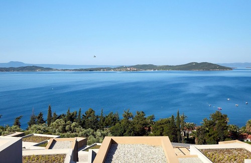 Ouranoupoli Villa | R 845 FREE HALF BOARD Residential 2 Bedroom Pool Villa with Private Garden