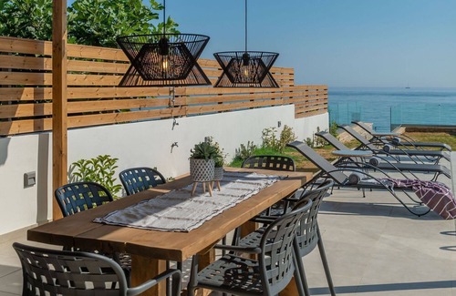 Amoudi Villa | R 895 Beach Villa with Private Pool and Sea view BBQ Area Walking distance to the Beach.