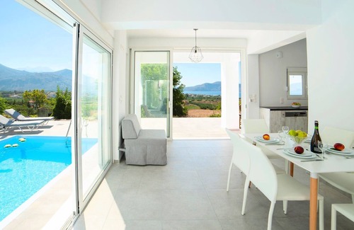 Dramia Villa | R 951 Bautista Villa with Mountain View, Garden view & Sea view/