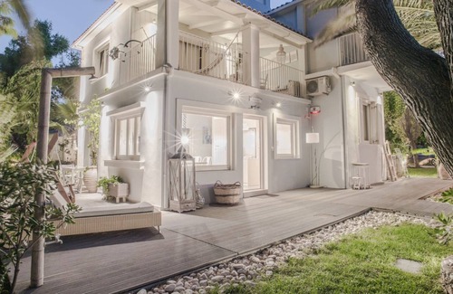 Amoudi Villa | R 959 Villa Christoffel with Sea view, Garden view & Fireplace