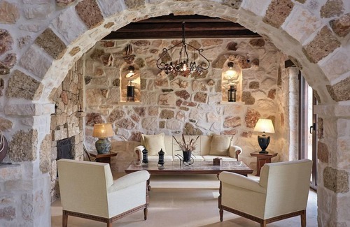 Kalpaki Villa | R 993 Villa with 2 Jacuzzi,Mountain view & Garden view.