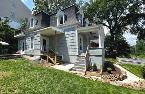 Norwalk Apartment | R2: 2 Bedroom Private Apartment in Norwalk/Pet-friendly