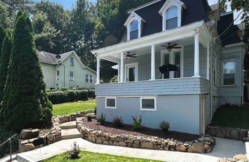 Norwalk Apartment | R2: 2 Bedroom Private Apartment in Norwalk/Pet-friendly