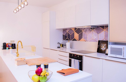 Saint-Josse-ten-Noode Apartment | R213 – Glamorous Urban Glam