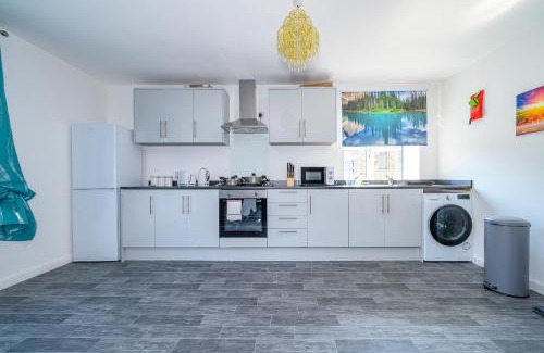 Batley House | -RA 2F 421- For your Relaxed,Cosy stay,Parking