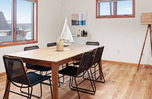 Pearl Beach House | Rabbu - The Dockside: 5 Bedroom | Algonac, MI