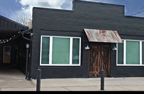 Glasgow House | Race Street Retreat located just 15 minutes from Mammoth Cave