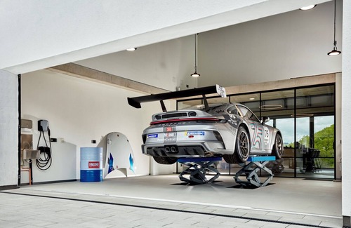 Bermel House | Racers Lodge "nordschleife" mit Hebebühne und Doppelgarage, Nähe Nürburgring