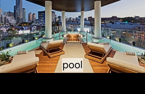 Spring Hill Apartment | Radiance Residence (RnR) with pool and gym