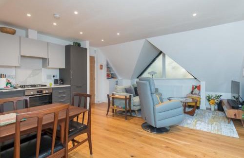 Windsor City Centre Apartment | Radiant Penthouse on the Banks of the Thames