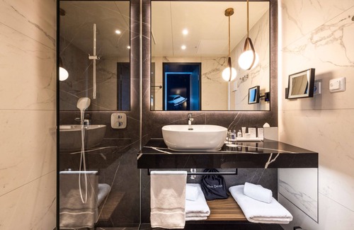 Feuerbach-Ost Hotel | Radisson Blu Hotel At Porsche Design Tower Stuttgart