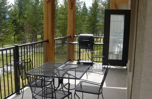 East Kootenay Resort | RADIUM HOT SPRINGS - INCREDIBLE MOUNTAIN SCENERY AND WILDLIFE