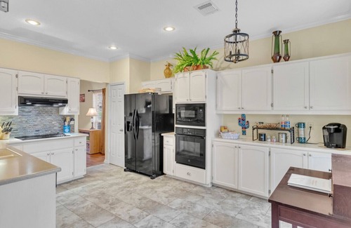 Schertz House | RAFB 3br Fun Family Retreat Pool Table/Ping-Pong